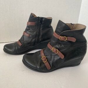 Eric Michael Lena Black Leather Ankle Boots Wedge Booties Size 38 (US 7.5)